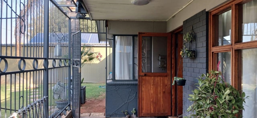 3 Bedroom Property for Sale in Heuwelsig Northern Cape